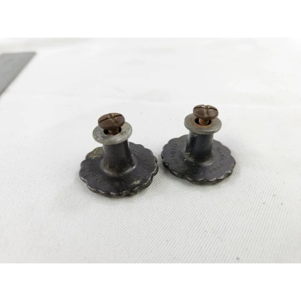 2 vintage Amerock RDCA 1960 Antique Brass ? Floral Knobs Pulls French Provincial